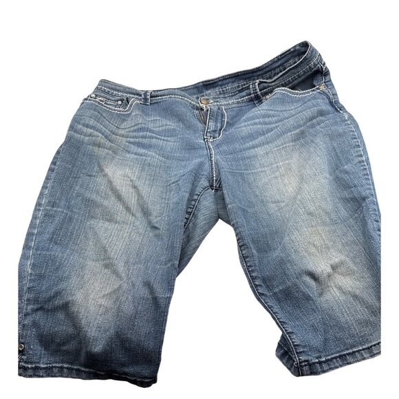 Style & Co Size 18 Distressed Embroidered Jean Bermuda Shorts Casual Pockets - Picture 6 of 7